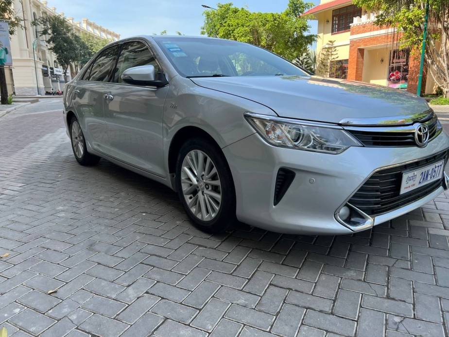 លក់ឡានToyota Camry 2016ពណ៍ទឹកប្រាក់