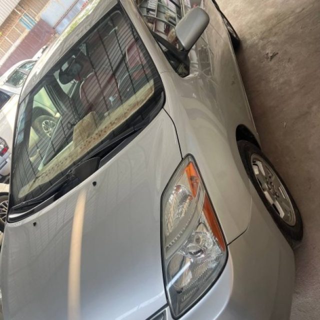 Prius 05Full Options 8200$ចចារ