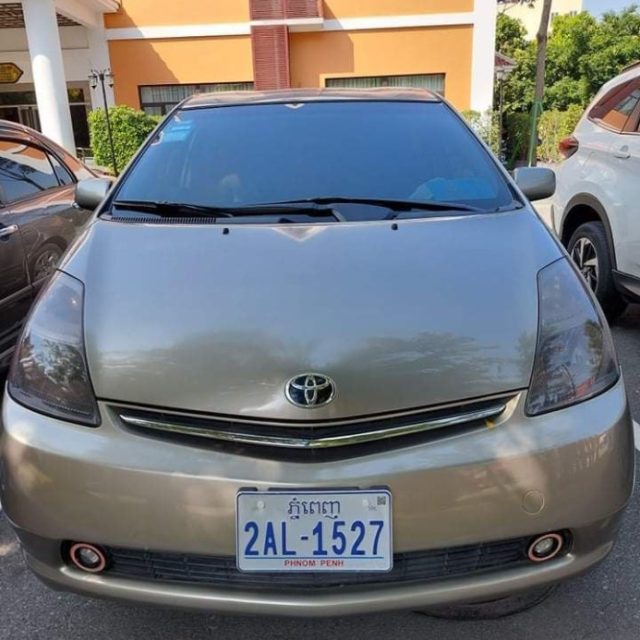 លក់ឡានprius ឆ្នាំ2006ពណ៍ទឹកមាស