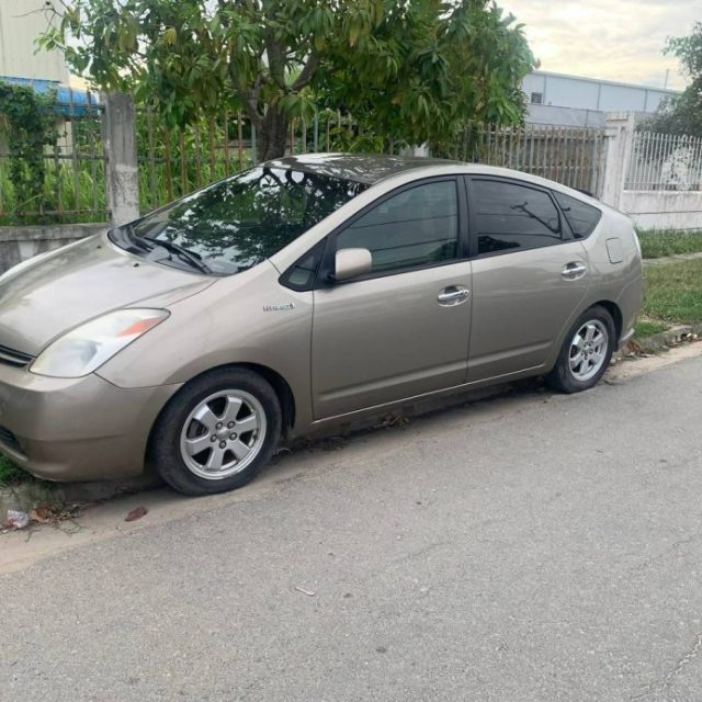 Prius 05 full option