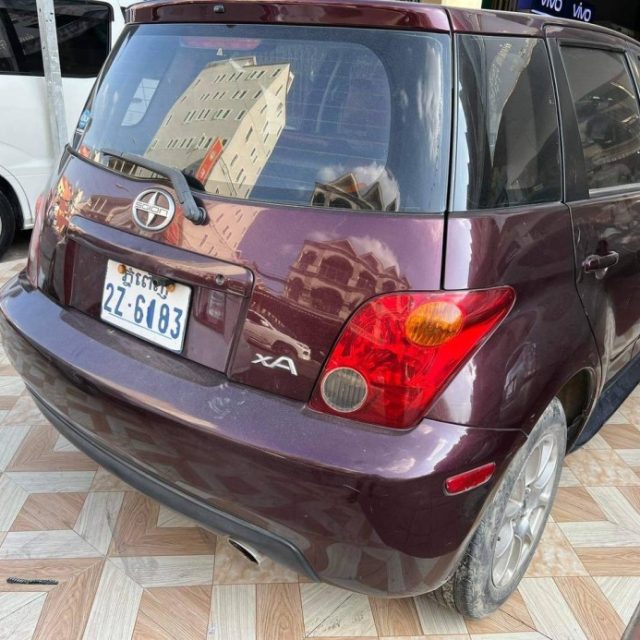 Toyota Scion 2004