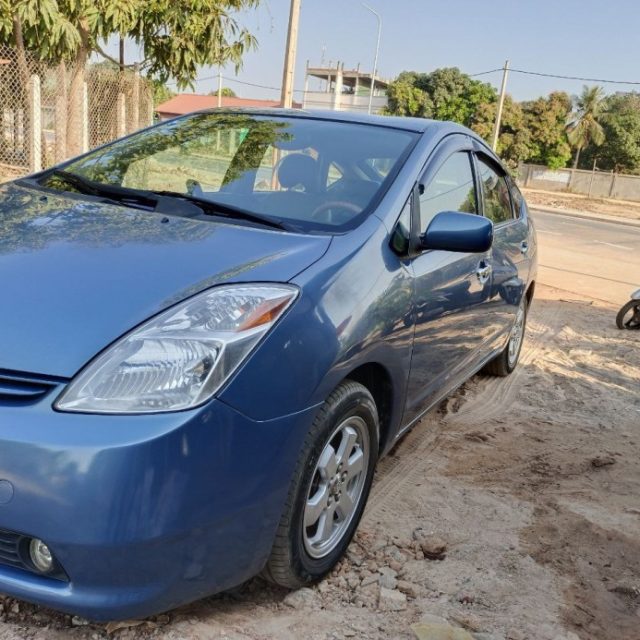 Prius 05 full option