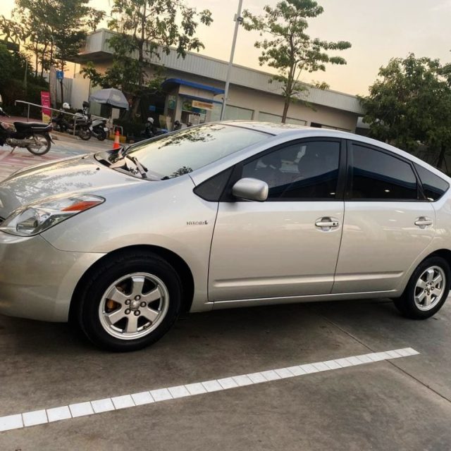 Toyota Prius 05 H/full option