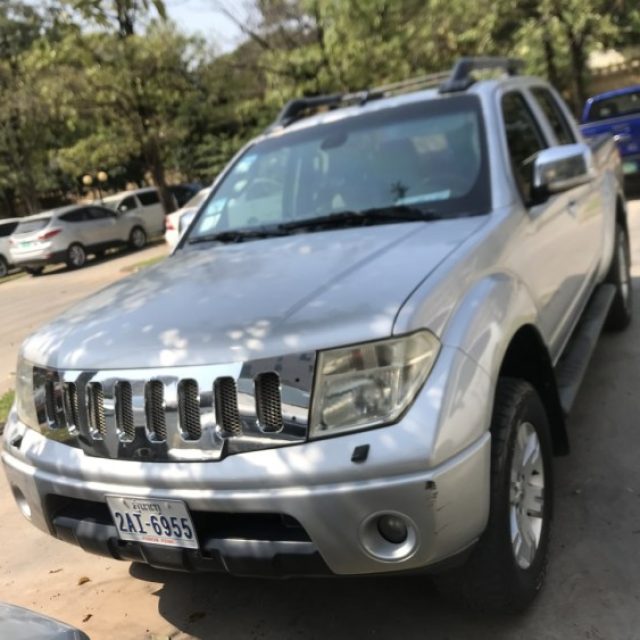 Nissan Navara  08