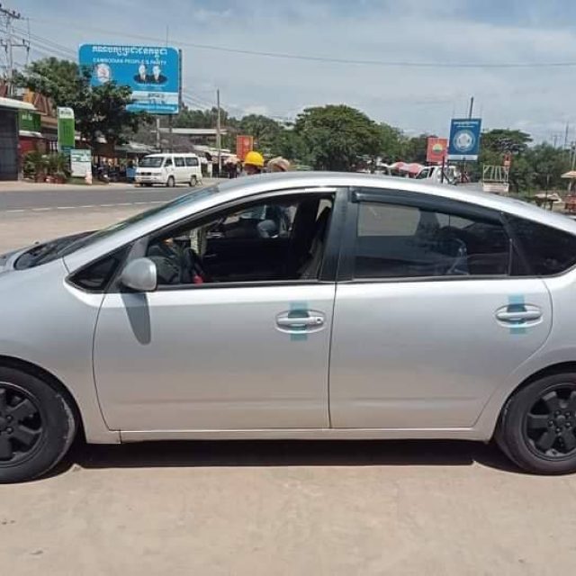 Prius 06 half full  ឡានស្អាត