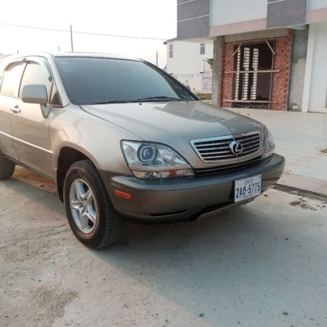 Lexus ឆ្នាំ99 ឡេីង 01 គុជឡេសឺ ប៉ុង2