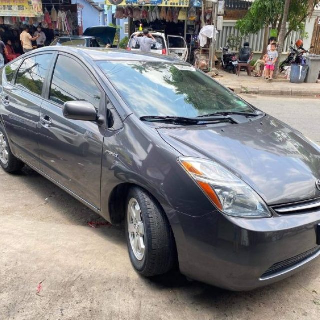 Toyota Prius 07 Half full