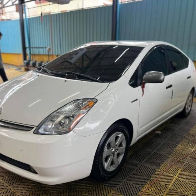 Prius 08 full ក្នុងលឿង ធានាឡានស្អាត