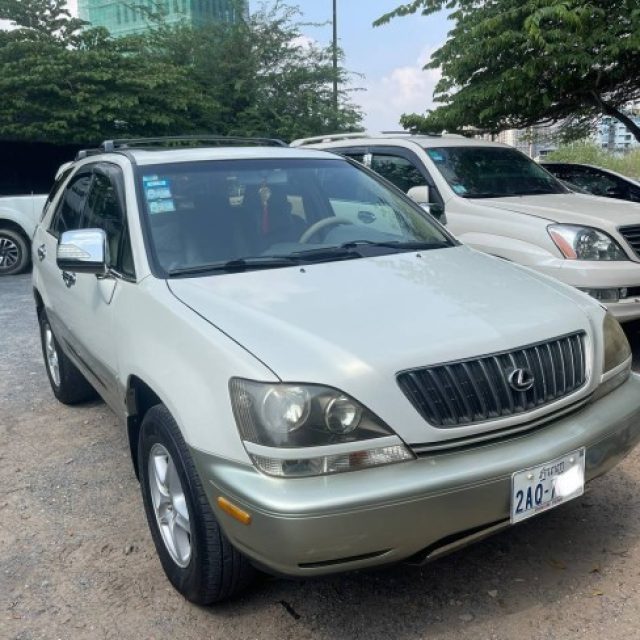 Lexus Rx 300 ឆ្នាំ 2000 ប៉ុង២ Full ឡានស្អាត