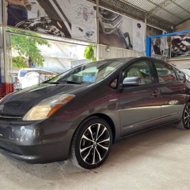 Toyota Prius 2008 Half Full