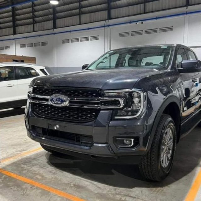 Ford Ranger XLT 2023 2.0L Bi-Turbo ម៉ាស៊ូត