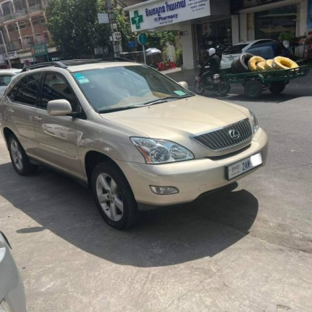 Lexus RX 330 ឆ្នាំ 04 base P1 ម៉ាញេ Android