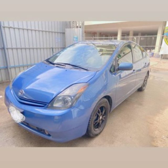 Toyota Prius 05 full