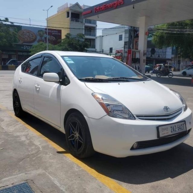 Prius 05 half full ធានាឡានស្អាត