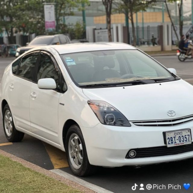 Prius 2004 Half full ឡានស្អាត