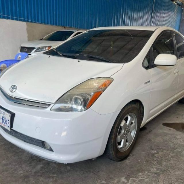 Prius 08 full ក្នុងលឿង ធានាឡានស្អាត