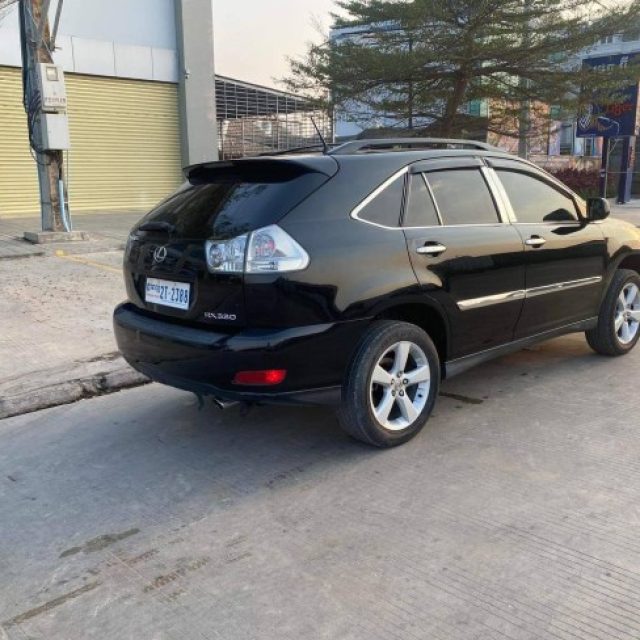 Lexus Rx 330 04 half full P1