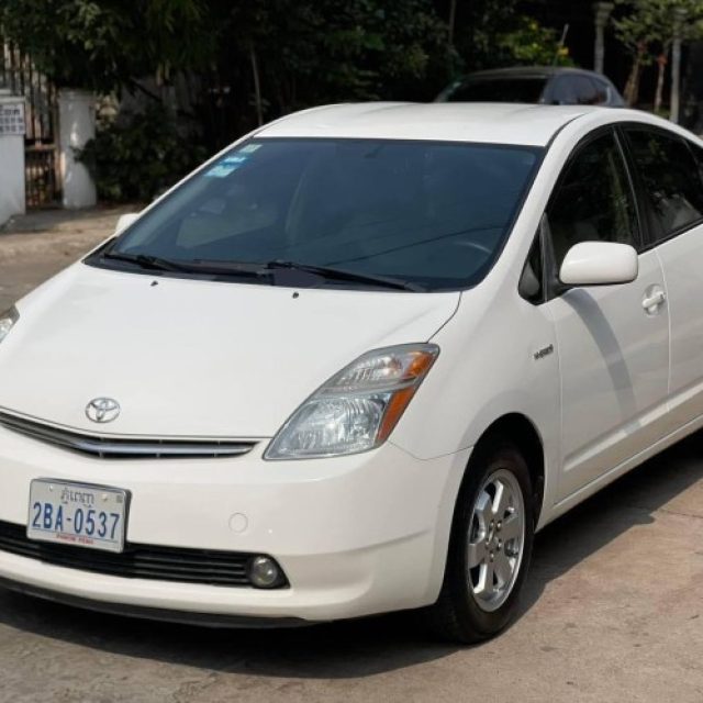 Prius 08 full ក្នុងលឿង ធានាឡានស្អាត