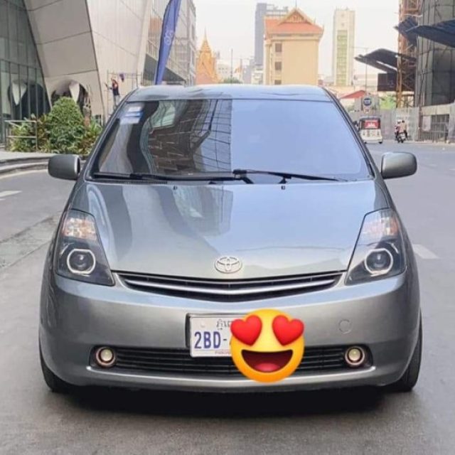 Prius 05 Half full 9300$ ចចារ