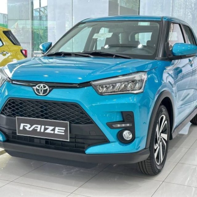 TOYOTA RAIZE 2023 ចូលស្តុកថ្មីៗ!