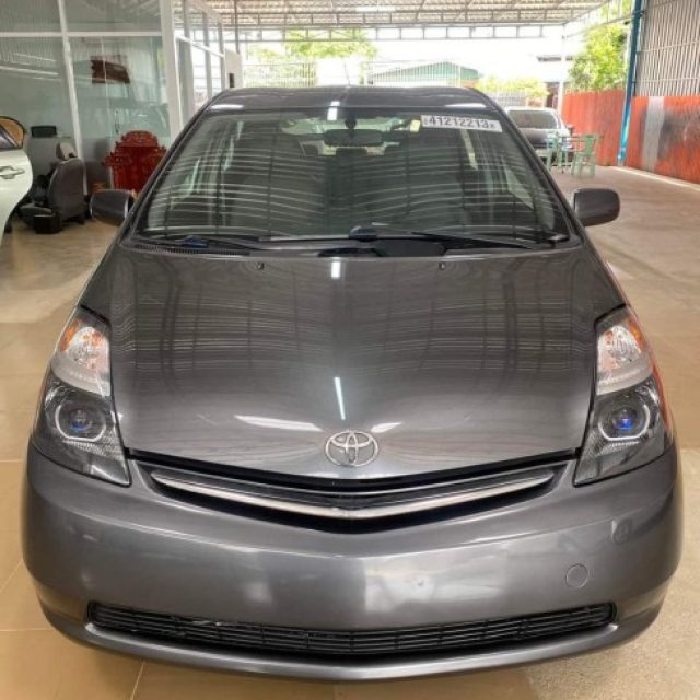 TOYOTA_Prius_2008_half_option