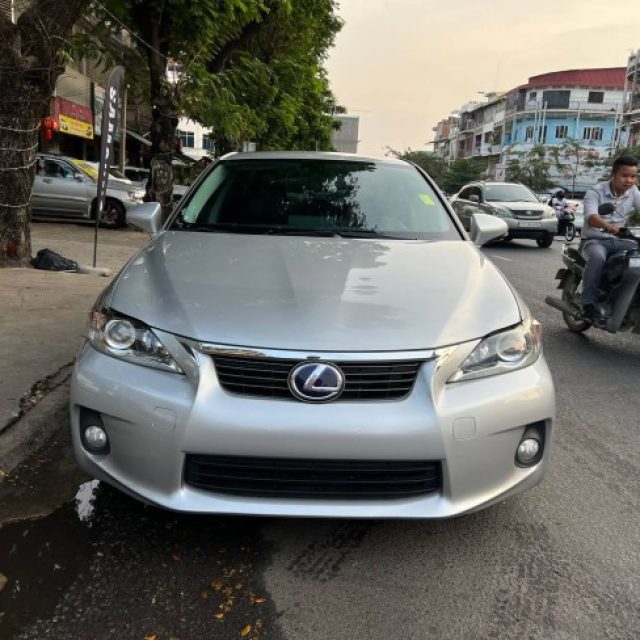 LEXUS CT200h Full Option ឆ្នាំ 2011