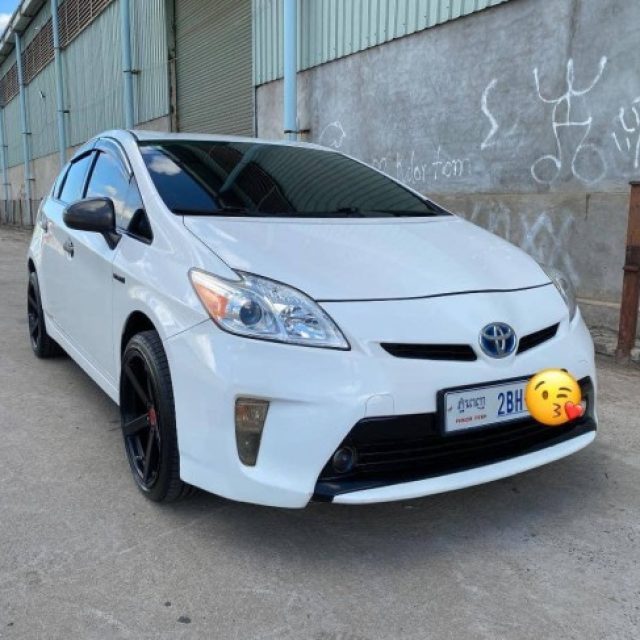 ឡានលក់ប្រញាប់ Toyota Prius 2012