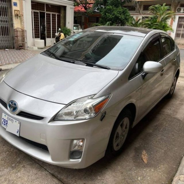 ឡានលក់ប្រញាប់ Toyota Prius 2010 Options 4 solar