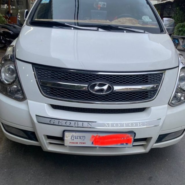 Hyundai Starex ឆ្នាំ010