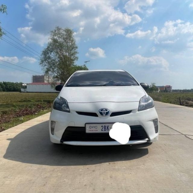 Prius 012 option 3 ឡានអ្នកប្រើ