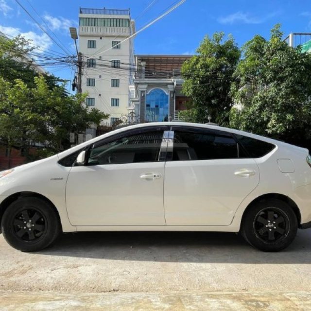 Prius 06 (Half-Full)