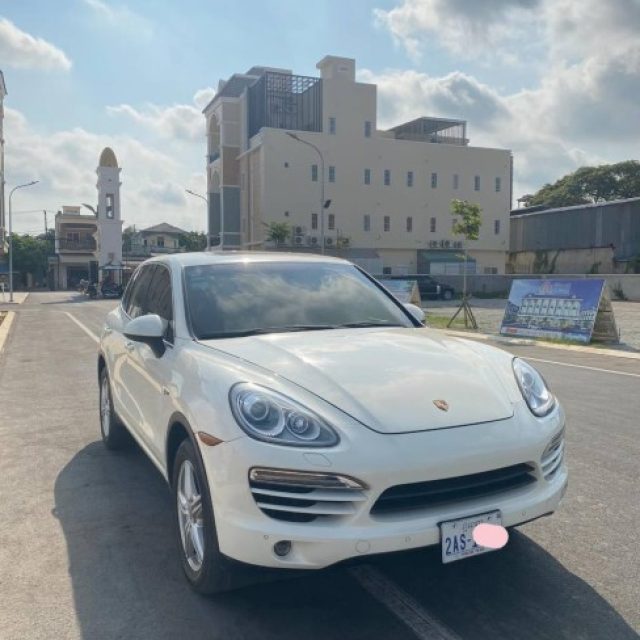 ឡានលក់ Porsche Cayenne S Hybrid