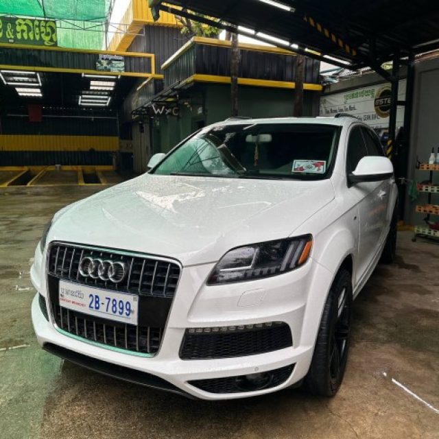 Audi Q7 ឆ្នាំ 2011 V6