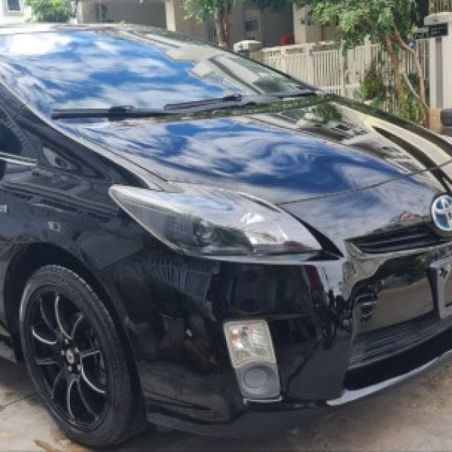 Prius 011 ពណ៌ខ្មៅ ក្នុងលឿង