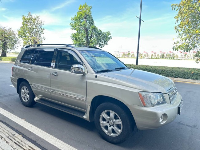 Toyota Highlander 6ម៉ាសុីន